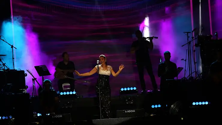 Zara Kayseri'de vatandaşları coşturdu