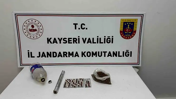 Yahyalı'da zehir taciri jandarmadan kaçamadı