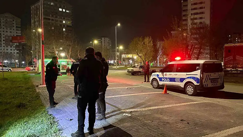 'Laf atma' meselesinde kan aktı: 4 yaralı