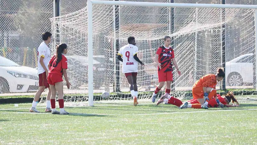 Auran Kayseri Kadın FK farklı kazandı