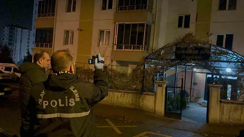 Baba-oğul arasındaki kavga kanlı bitti: 1'i ağır 2 yaralı