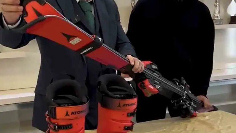 Başarılı sporcuya malzeme desteği