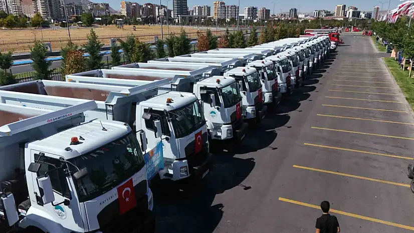 Başkan Büyükkılıç: 'Başkaları sanatçılara harcar, bizimkiler de şehrimizde hizmette harcarlar'