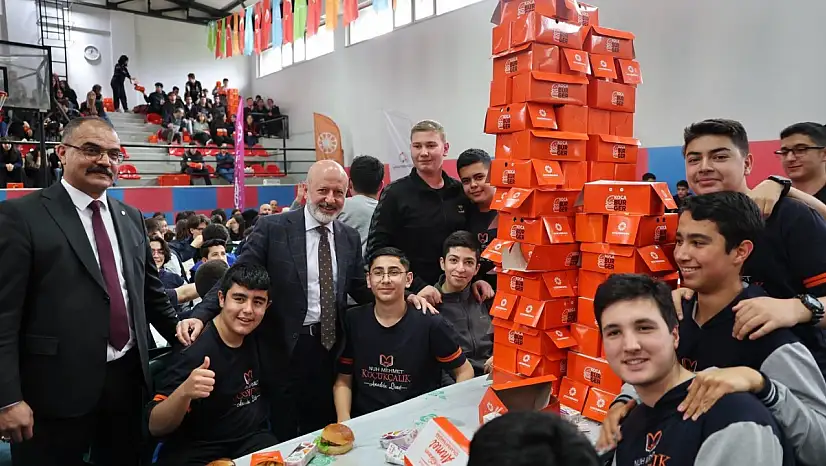 Başkan Çolakbayrakdar: 'Güçlü ve büyük Türkiye'nin temeli donanımlı gençliktir'