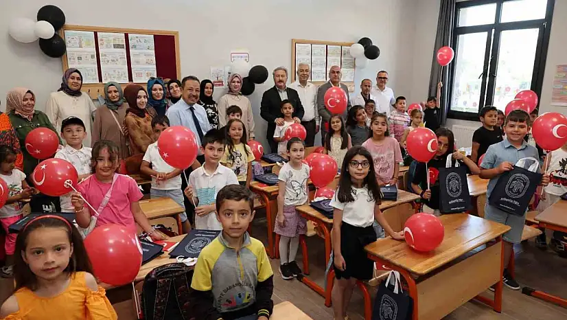 Başkan Palancıoğlu öğrencilerin karne heyecanına ortak oldu