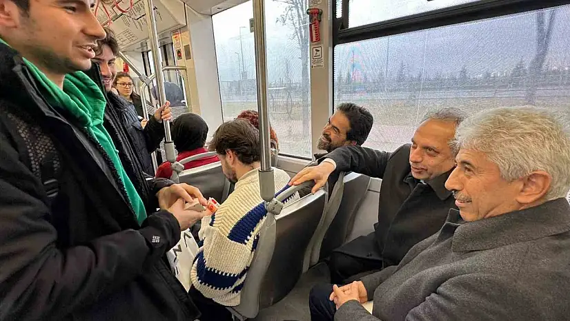 Başkan Yalçın meclis toplantısına tramvayla gitti