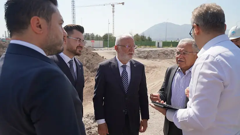 Büyükkılıç ve Elitaş, Kartal Katlı Kavşağı'ndaki çalışmaları yerinde inceledi