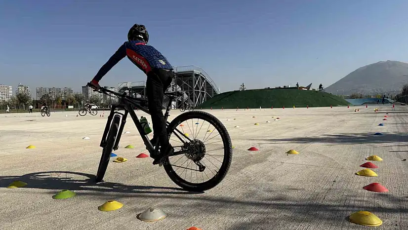Büyükşehir'den yeni adrenalin merkezi: İç Anadolu'da tek olan parkurda BMX spor okulu