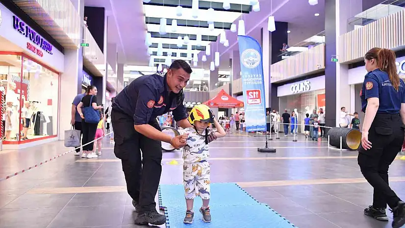 Büyükşehir İtfaiye'den AVM'de miniklere eğlence dolu eğitim