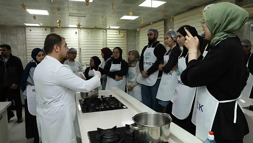 Büyükşehir KAYMEK'ten yabancı öğrencilere Kayseri Yemekleri Kursu ve Yağlama etkinliği