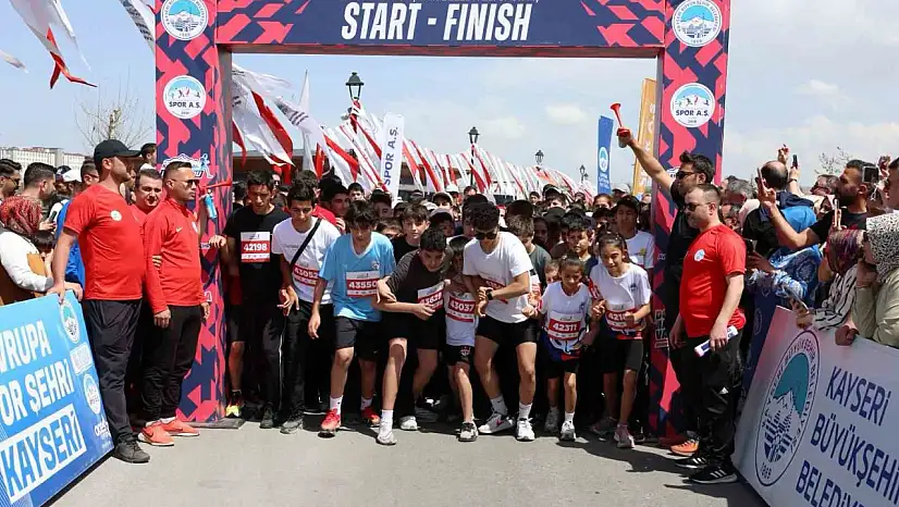 Büyükşehir Spor A.Ş.'nin çocuk koşusuna yüzlerce minik sporcu katıldı