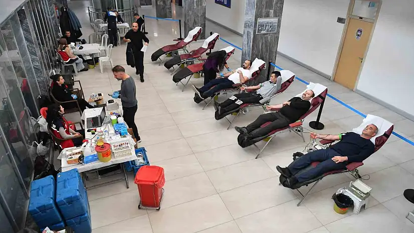 Büyükşehir ve ERÜ iş birliğinde düzenlenen kan bağışı kampanyasına belediye personelinden destek