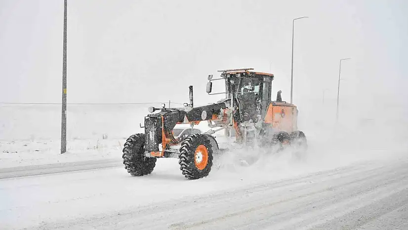 Büyükşehirin karla mücadele ekipleri tam kadro sahada