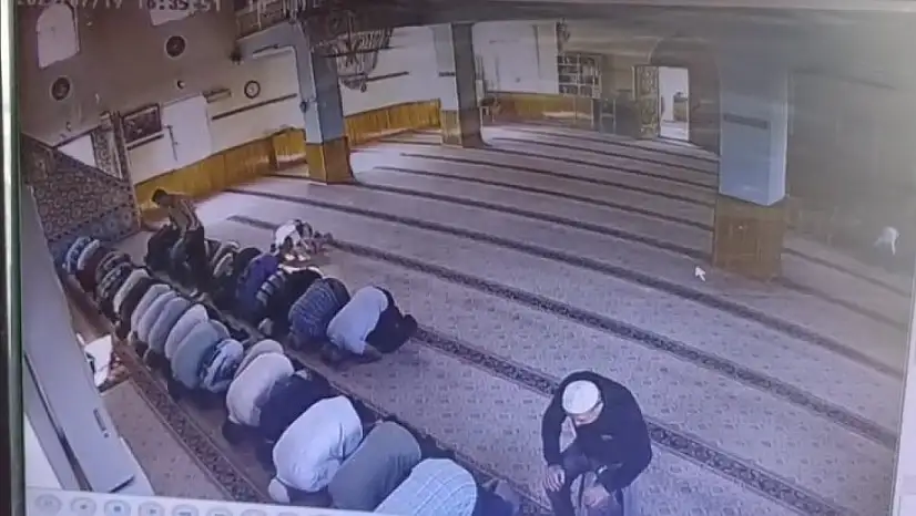 Camide namaz kılan komşusunu öldüren sanık: 'Asıl caniyi kardeşim tahliye olduğunda görecekler'