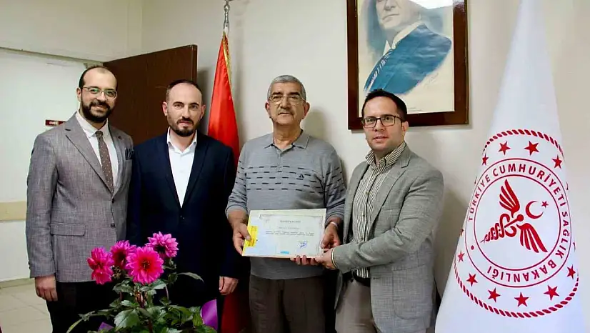 Emekli olan 43 yıllık doktora veda