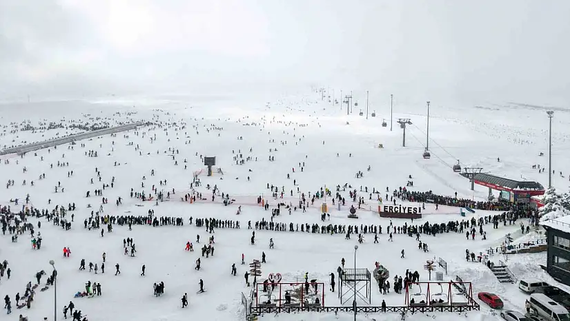 Erciyes sömestirin ilk hafta sonunda 250 bin kişiyi ağırladı