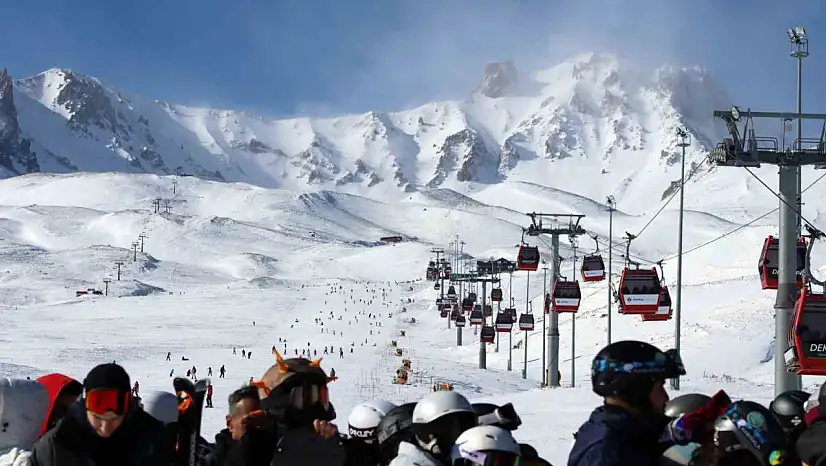 Erciyes'te hafta sonu yoğunluğu: Binlerce kişi akın etti