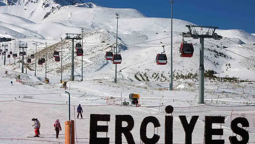 Erciyes'te kayak sezonu açıldı, kayakseverler pistlere akın etti