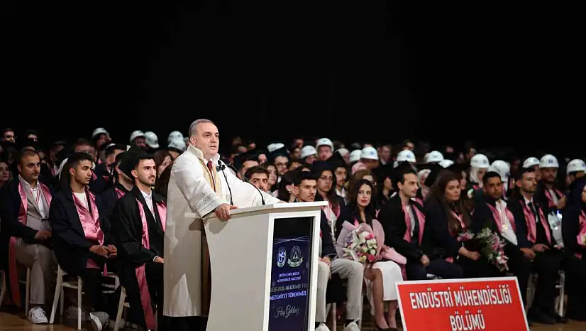 ERÜ'de 702 mühendis mezun oldu