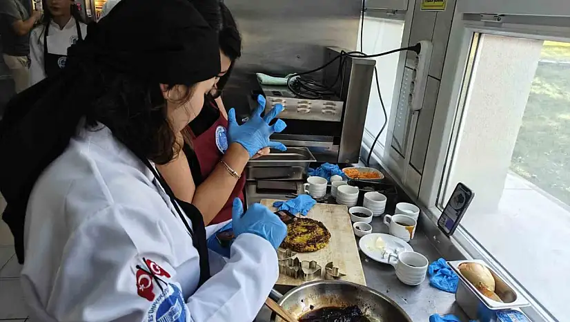 ERÜ Gastronomi Bölümü'nde dersler yemek yarışması ile başladı