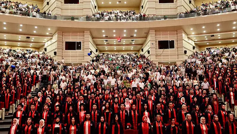 ERÜ Sağlık Hizmetleri Meslek Yüksekokulu yeni mezunlarını verdi