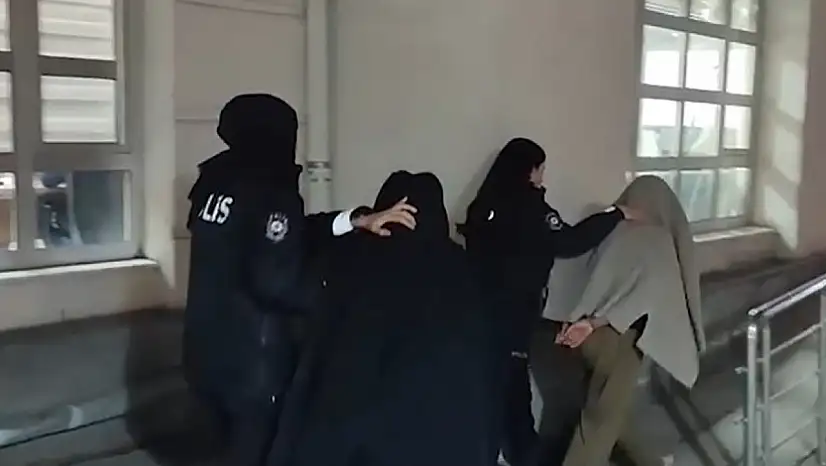 Fuhuş pazarlığı yaptıkları şahsın altın ve dövizlerini çalan şüpheliler yakalandı