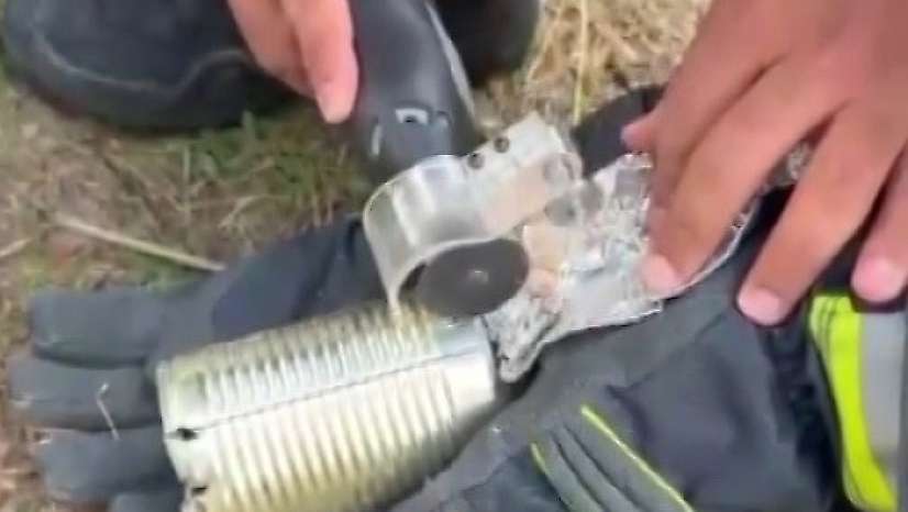 Kafasını konserve kutusuna sıkıştıran kediyi itfaiye kurtardı