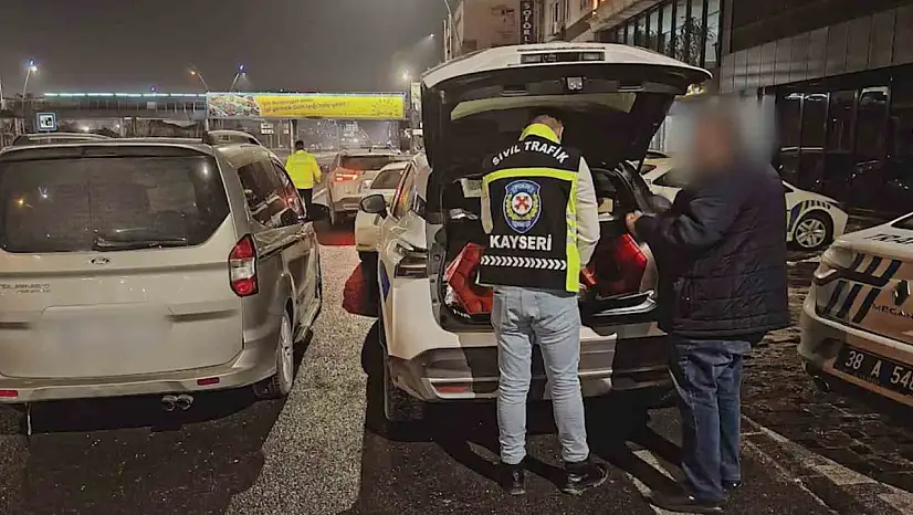 Kar üzerinde drift yapanlar polisten kaçamadı