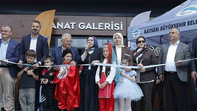 KAYMEK'in bin 200 eserlik yıl sonu sergisi açıldı