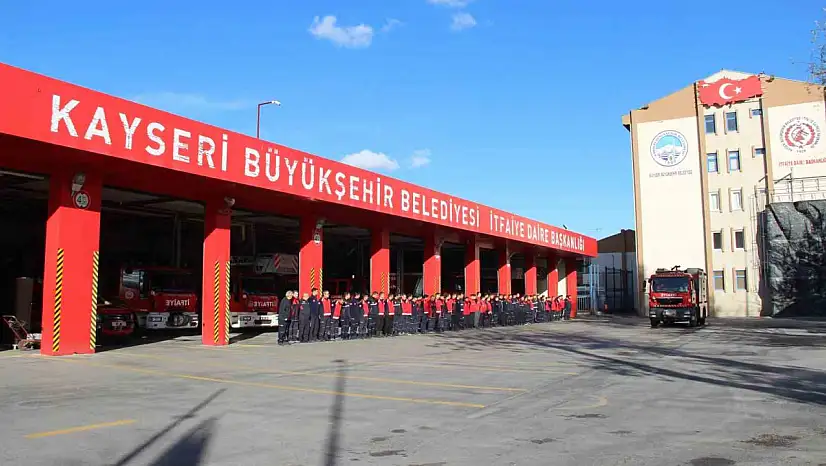 Kayseri Büyükşehir İtfaiyesi, Kırıkkale'deki kimya fabrikası yangınına destek için harekete geçti