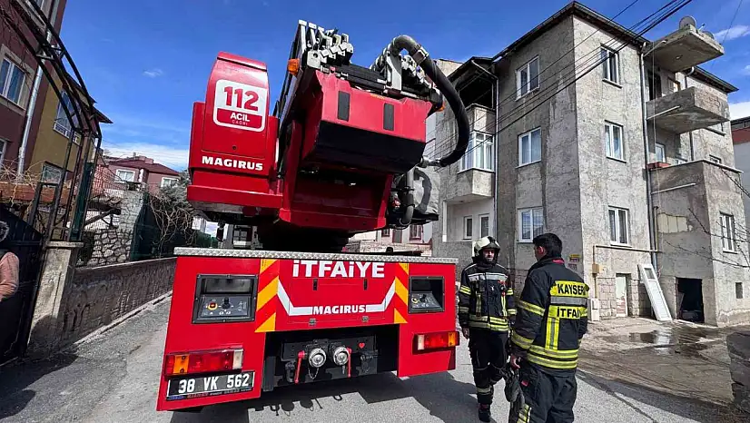 Kayseri'de ev yangını: 2 kişi dumandan etkilendi