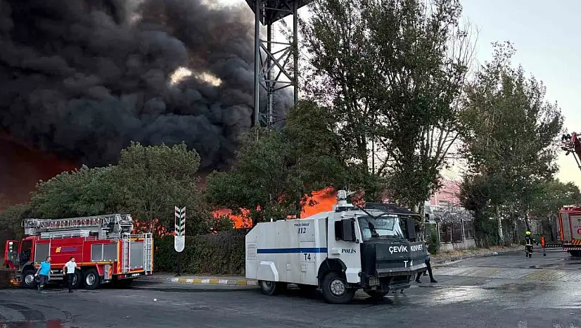 Kayseri'de fabrika yangını: Çok sayıda ekip müdahale ediyor