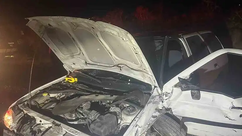 Kayseri'de hafif ticari araçla otomobil kafa kafaya çarpıştı: 2 yaralı
