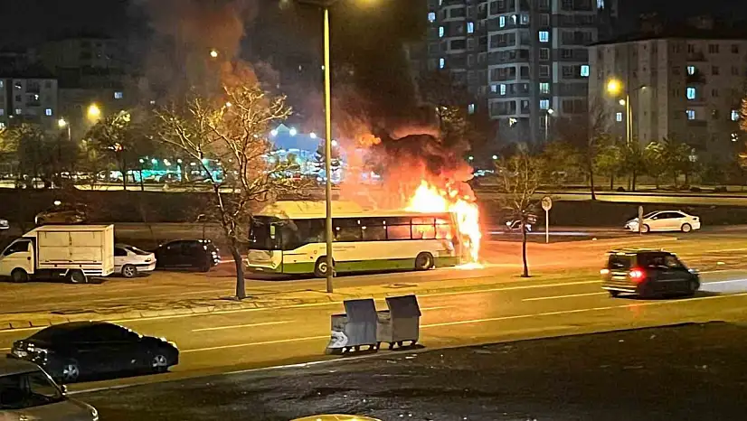 Kayseri'de halk otobüsü alev aldı