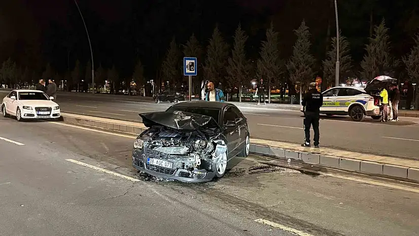 Kayseri'de iki otomobil çarpıştı: 1 yaralı