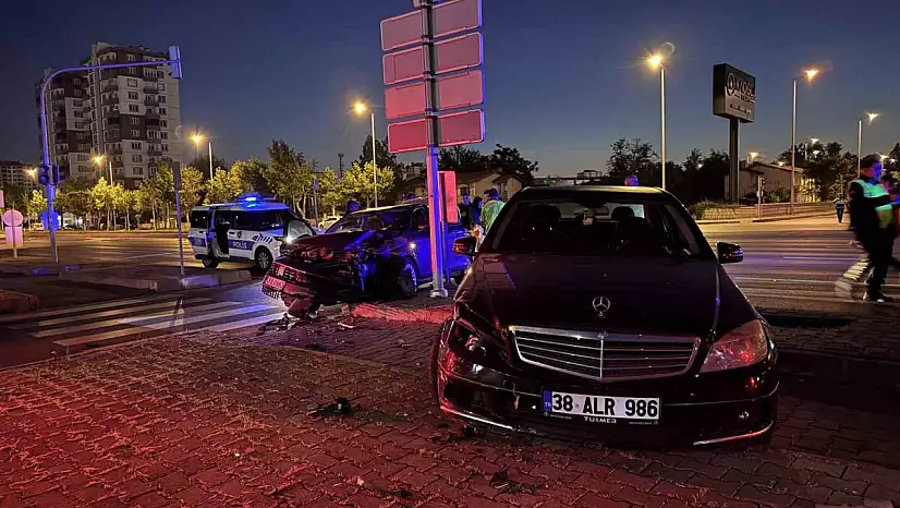 Kayseri'de iki otomobil çarpıştı: 1 yaralı