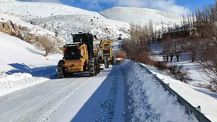 Kayseri'de kapanan 126 yol ulaşıma açıldı