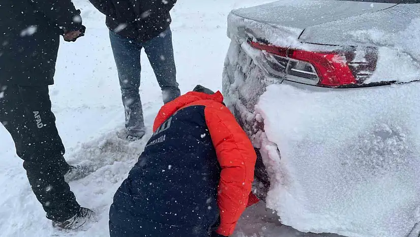 Kayseri'de kar yağışı sonrası mahsur kalan vatandaşlar kurtarıldı