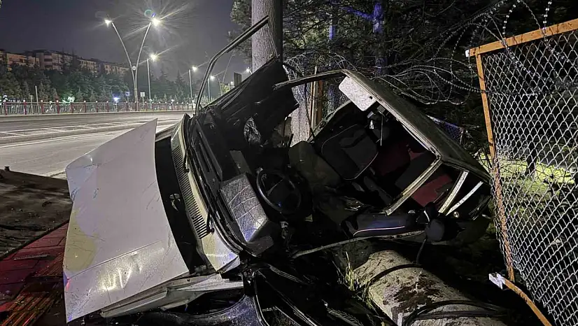 Kayseri'de kontrolden çıkan otomobil bahçeye uçtu: 3 yaralı
