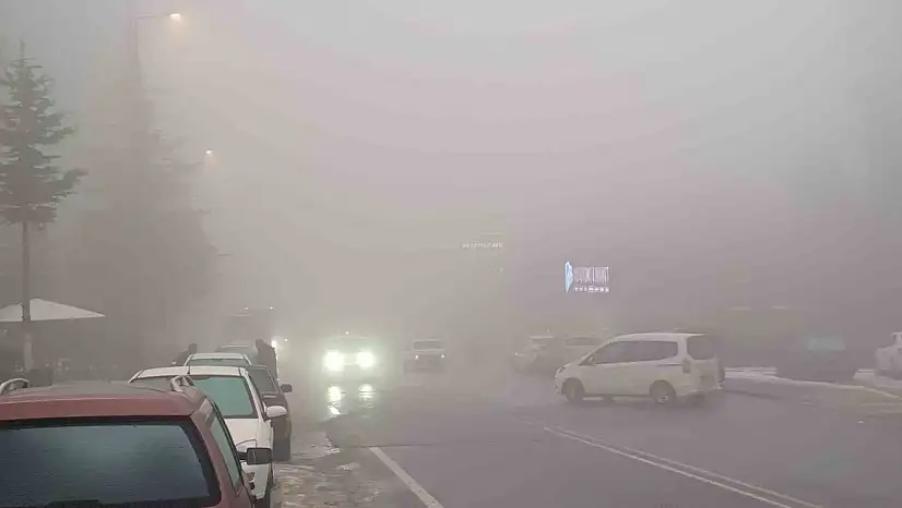 Kayseri'de sis görüş mesafesini düşürdü