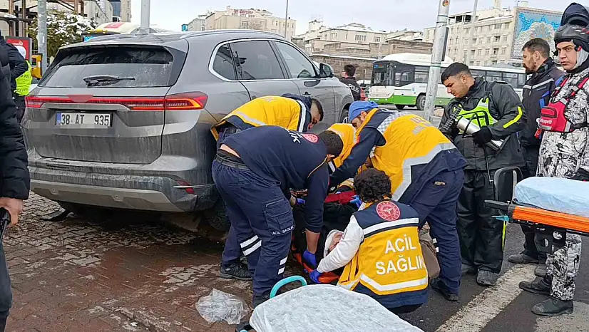 Kayseri'de SUV araç yayaların arasına daldı: 5 yaralı