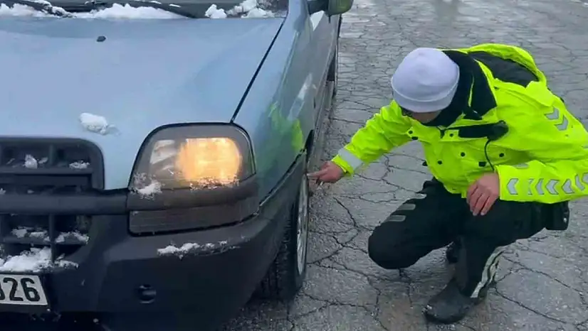 Kayseri'de trafik ekiplerinden 'kış lastiği' uygulaması