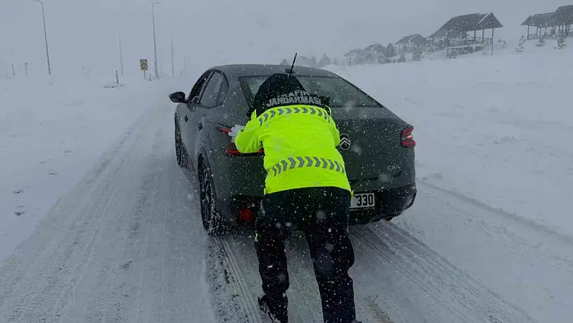 Kayseri'de ulaşıma kar engeli