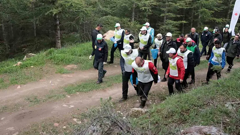 Kayseri protokolü yangınlara karşı ormanda temizlik yaptı