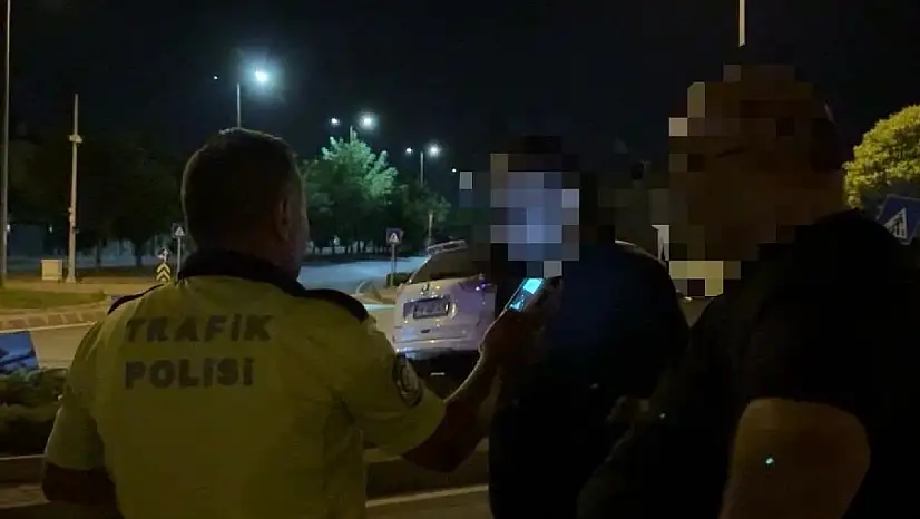 Kaza yapan sürücü yerine başkasını getirdi, kamera oyunu bozdu