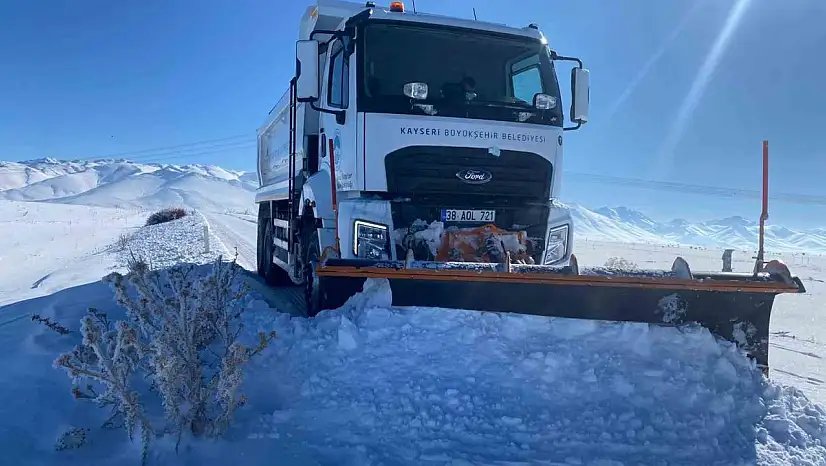 Kırsalda kapalı yol kalmadı: Büyükşehir 266 mahalle yolunu ulaşıma açtı