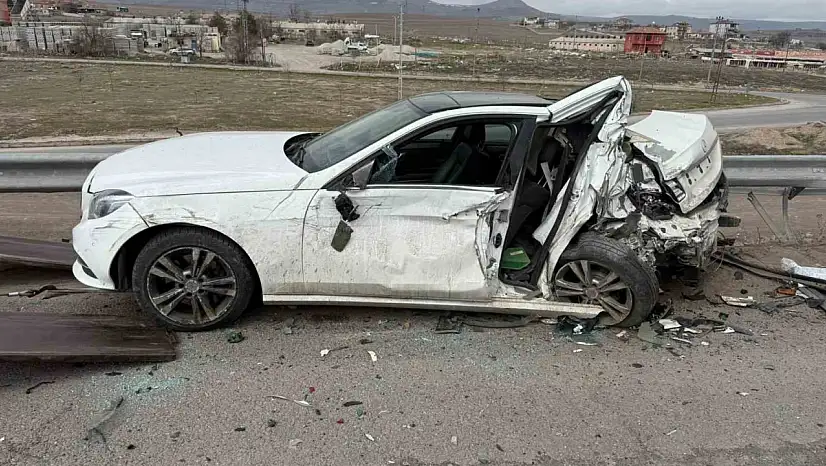 MHP eski milletvekilinin oğlunun yaralandığı kaza kamerada