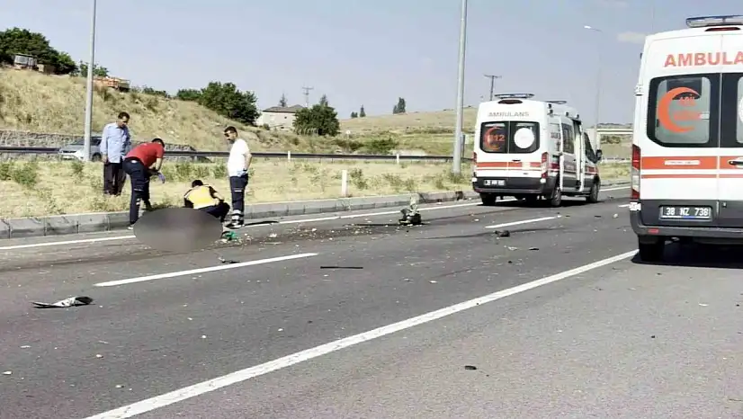 Otomobil ile motosiklet çarpıştı: 1 ölü, 1 yaralı