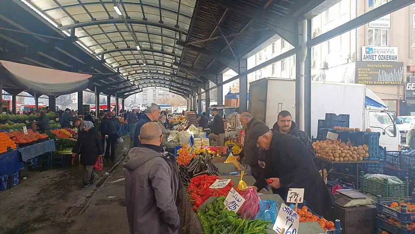 Pazarda zam şampiyonu salatalık