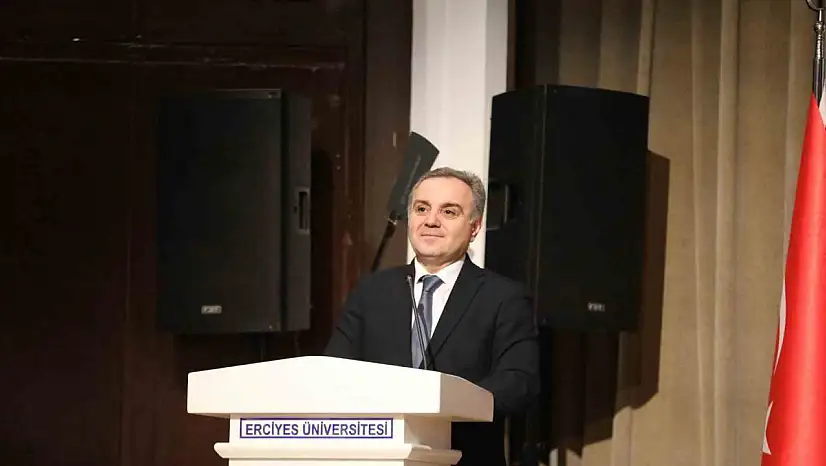 Rektör Altun, 2209 projelerinde yer alan öğrenciler ile bir araya geldi